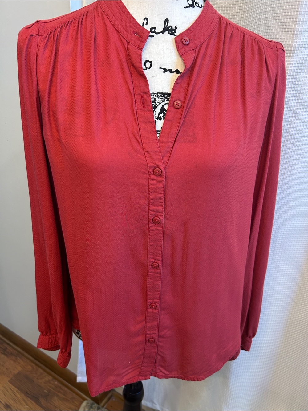Lucky Brand Red Button-Front Mandarin Collar Blouse, Small EUC
